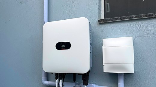 Inversor Huawei instalado pela Martol em parede externa